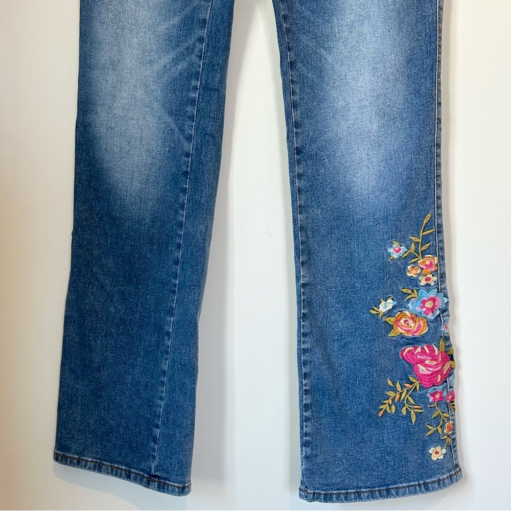NWT Flamingals Floral Embroidered Boot Cut Jeans - Size: Large - Picture 6 of 13